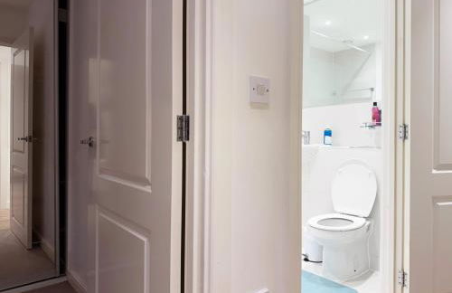 Laura's modern 1 bed apartment in Wimbledon - Foto 36