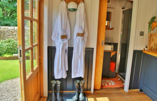 FLORA Luxury Retreat, Private Garden, Views & Hot Tub - Photo 12