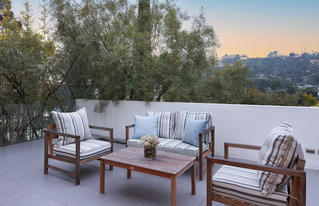 Hollywood Overlook by Avantstay Private Pool + Hot Tub Panoramic Views - Photo 25