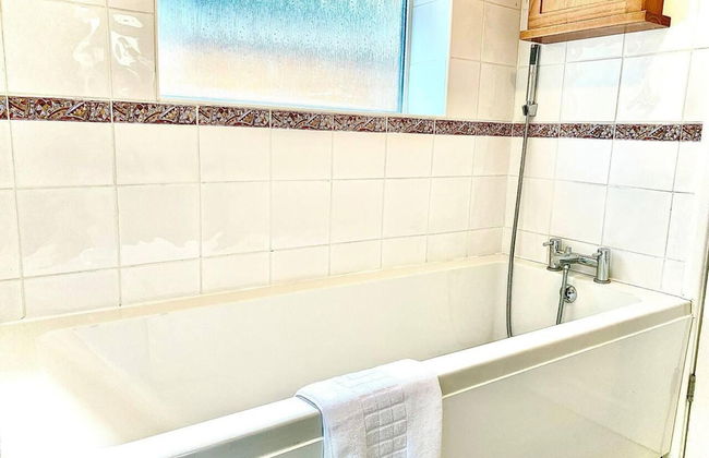 Stunning 3-bed House in Bedford, Quiet Location - Foto 23