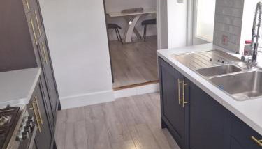 Modern 5 bedroom house with parking, London - Foto 5