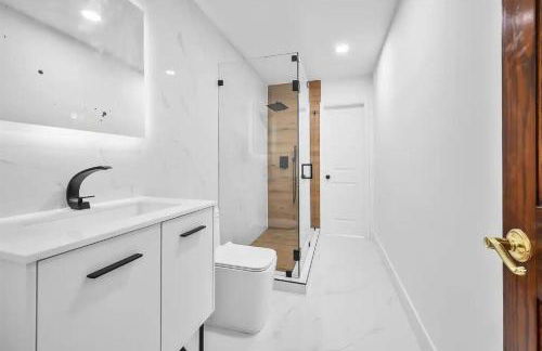 Inactive 193 Modern, 4B&3B with Pool and Lake - Foto 12