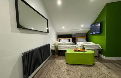 Southgate Luxury Apartments-Jaquzzi Bath-Private Parking- suitable for contractors - Foto 42