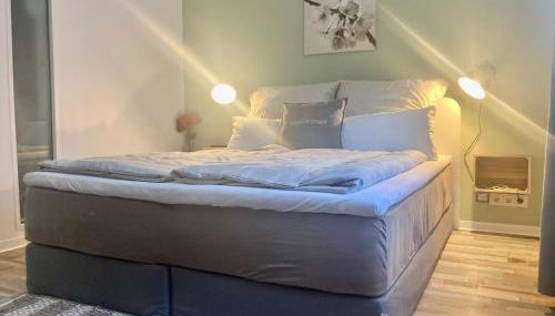 Living at Saarpartments -AdultsOnly- 2 Bedrooms, Kitchen - Business & Holiday Apartments for Long- and Short term Stay, 3 min to Train Station, Secure E-Bike Parking! - Foto 4, towels, wardrobe