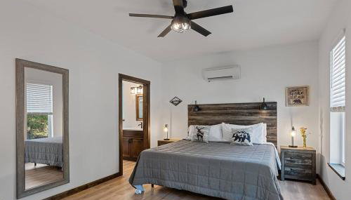 Luxe Mt. Rainier Lodge w/ Hot Tub-AC-Game Room - Foto 2