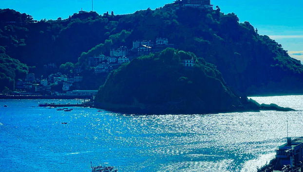 Solcando la costa di San Sebastían