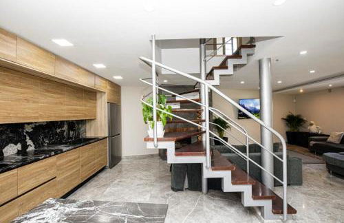 Maravillosa casa con piscina grande y bosque - Photo 9