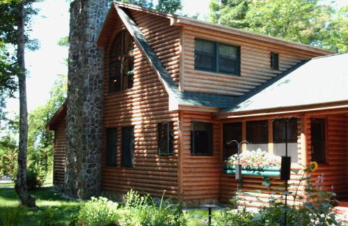 Upscale Fryeburg Cabin Hot Tub and Billiards Table! - Foto 20