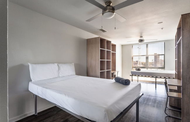 Modern Condo With Pool, Gym, Workspaces & BBQ - Foto 18