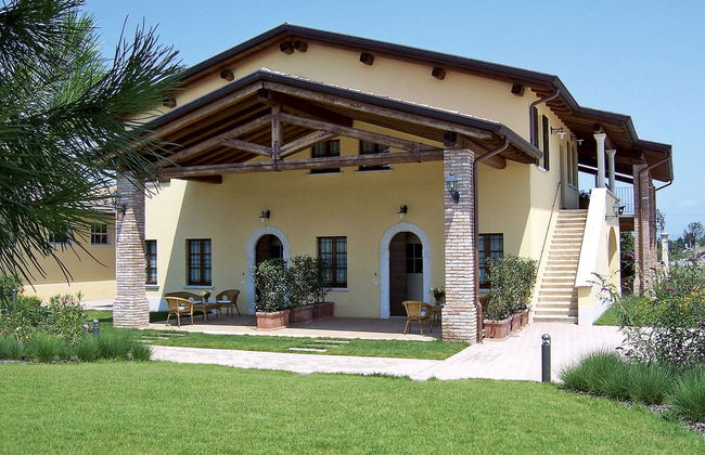 2 bedroom Apartment in Desenzano del Garda with swimming pool and garden - Photo 46