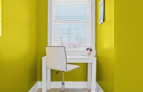 Cozy & Creative Top Unit in Lou's Arts District - Foto 26