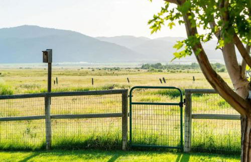Upscale Hot Tub Wildlife Views - Photo 53