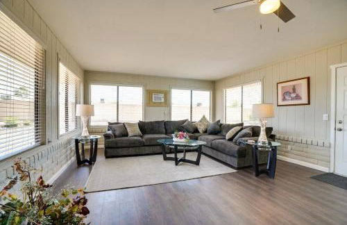 Golfers Oasis! 55 and Sun City West Retreat with Pool - Foto 12