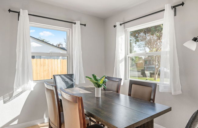 Luxury Modern Retreat w Spacious Yard Premium Comfort - Foto 21