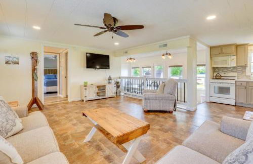 Howe Retreat with Fire Pit and Private Boat Dock! - Foto 6