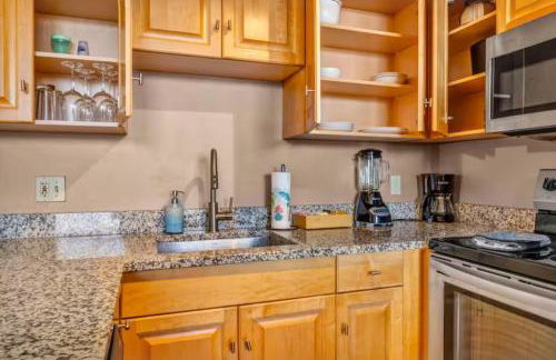 1Br in Heart of Downtown, Sauna, Prime Location - Photo 17