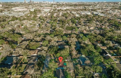 4-BD Mid-Modern Century with Firepit & Playground - Foto 36