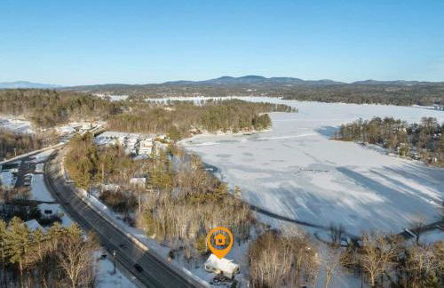 Winnisquam Landing Lakefront Firepit Deck - Foto 1