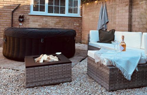 Modern Coastal Retreat, HotTub, Fire Pit, Pets welcome - Photo 14