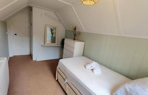 Historic river side cottage - top apartment - Foto 10