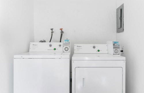 Chic 2-Bed Oasis Sleeps 6! Minutes From Strip! - Foto 8