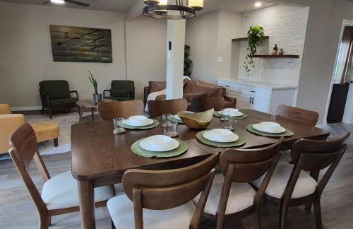 Stylish Newly Remodeled Home with Putting Green - Foto 10