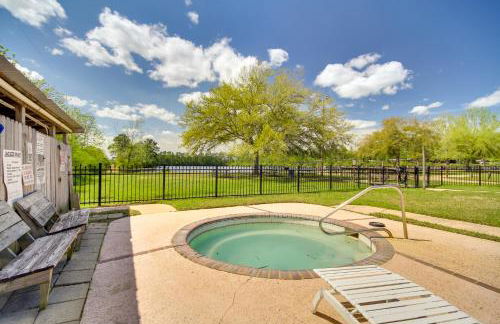 Biloxi Resort Cottage with Pool and Lake Access! - Foto 22