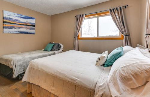 Lakefront Suring Home with Pool Table and Views! - Foto 24