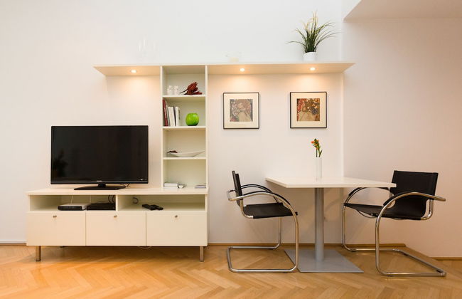 Jupiter Apartment Esslinggasse - Photo 3