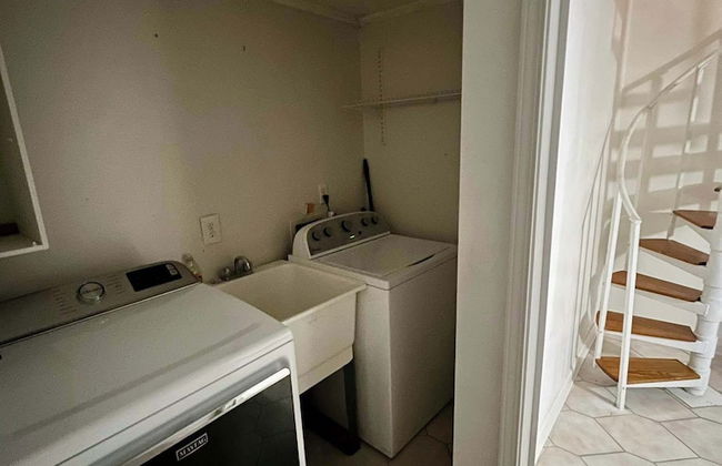 Steps From Downtown Minutes to the Airport - Photo 18