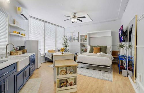 Indigo Cove Modern Studio near Historic Uptown - Foto 1