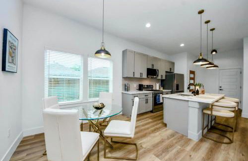 NEW! The Brandōn - Upscale Manor - Garage - Near Medical Center & NRG - Foto 32