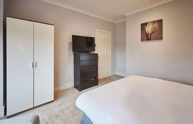 Host Stay Spire View House - Photo 14