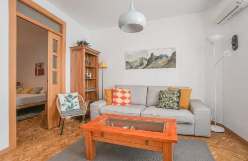 Bright cozy 2BD - OPERA area - Photo 1