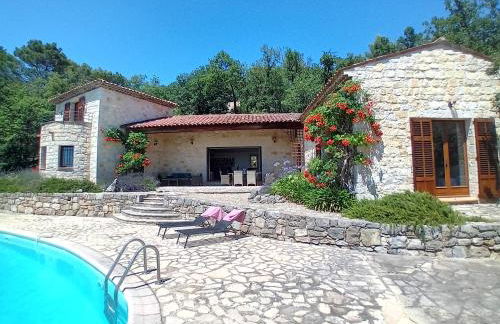 Spacious Villa for 6 - amazing pool and views - Foto 2