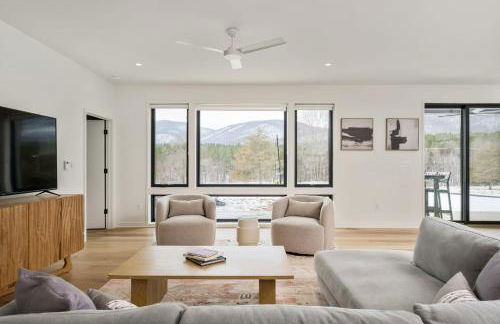 Contemporary Mountain Holiday Home with Hot Tub - Foto 1