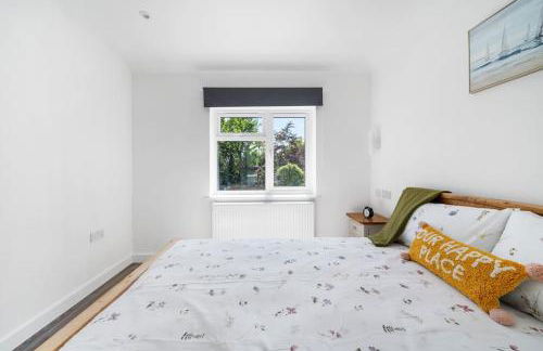 Newly Refurbished 2 Bed Flat - Photo 18