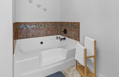 Family Milton Home with Private Pool - Foto 17