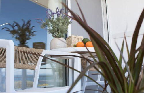 Rafina's PARADISE VIEW!!Walking access to the Port!!! Amazing Seaview!!!Steps from the Beach, 2 min walk!!WIFI 300Mbps! The Lux Seaside Retreat! - Foto 40