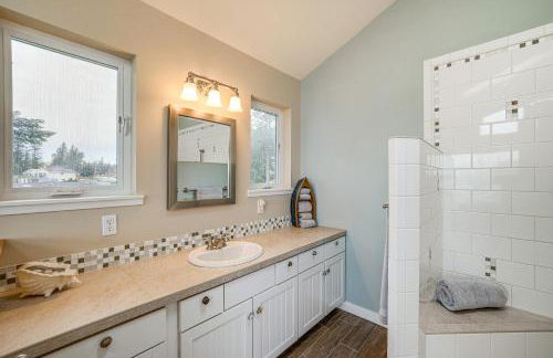 Beautiful Birch Bay Retreat with Deck and Fire Pit! - Foto 21