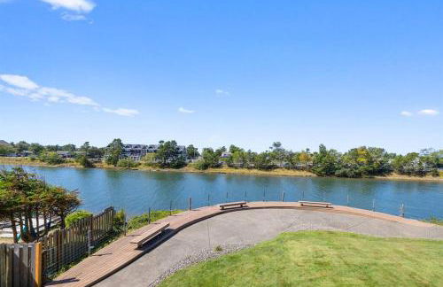 Seaside Waterfront condo walking to downtown and beach - Foto 7