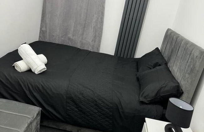 Elegant 2-bedroom Apartment Near City Centre - Foto 2