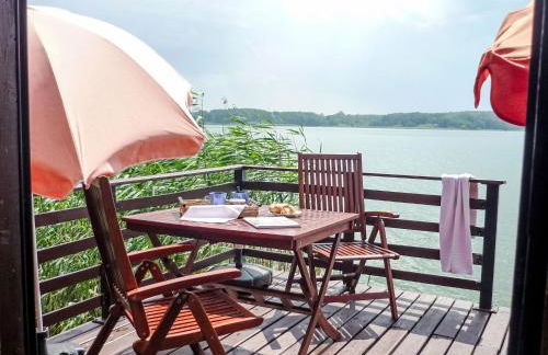 Chalet Bootshaus auf dem See by Interhome - Foto 2