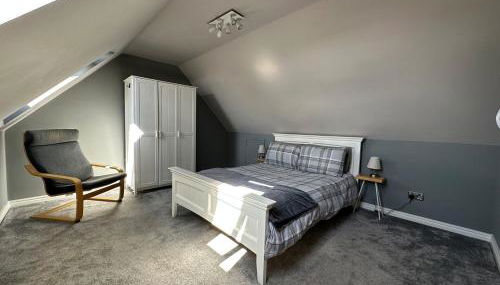 Atworth Haven: 4-Bed Home with Garden - Foto 5, wardrobe