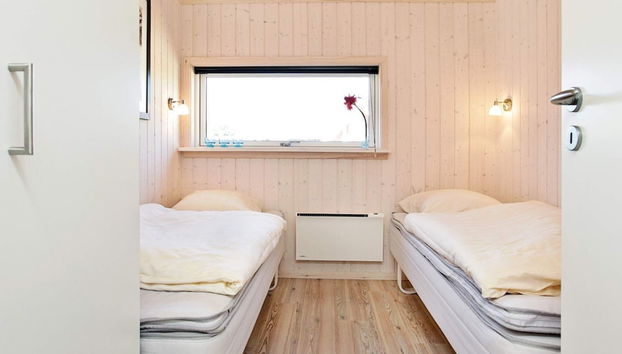 Pretty Holiday Home With View - Photo 3, Room