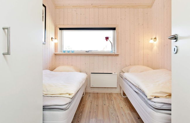 Pretty Holiday Home With View - Photo 3