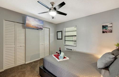 Exquisite Lakefront Pool House Awaits Pool 10 PPL - Foto 43