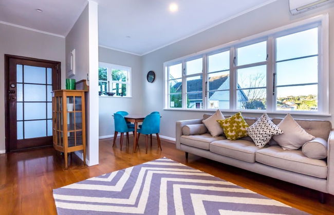 Sunny, Character 2 Bedroom Home - Mission Bay - Photo 11