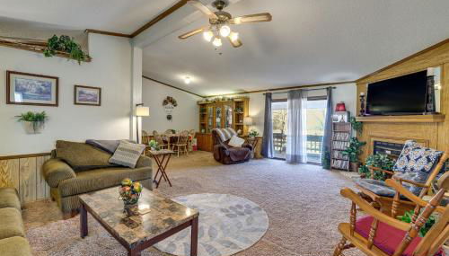 Pool, Large Porch! Country Home Near Roaring River - Foto 3