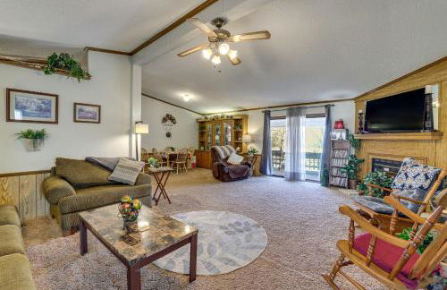 Pool, Large Porch! Country Home Near Roaring River - Foto 3